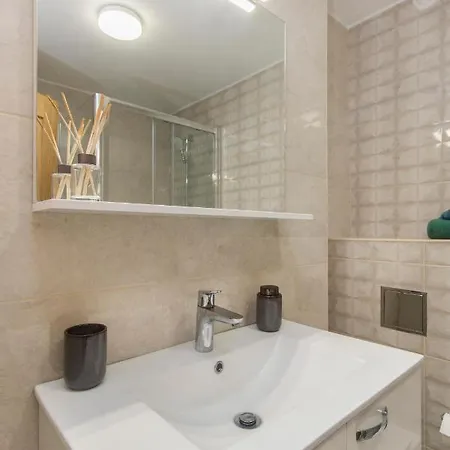Lovely Center Apartment